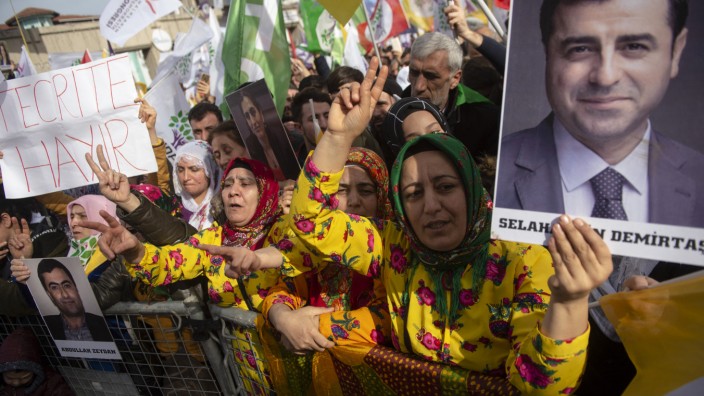 Türkei: Anhänger der HDP demonstrieren 2019 in Istanbul gegen die Inhaftierung des früheren Parteichefs Selahattin Demirtaş.