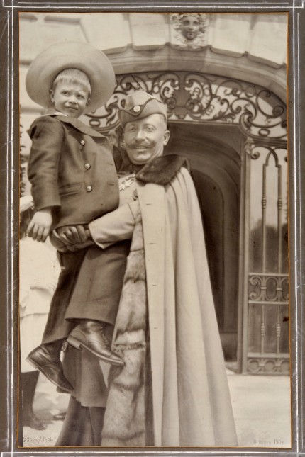 Ein Bild und seine Geschichte: Kaiser Wilhelm II. am 7. Mai 1904 mit Prinz "Fritzi" zu Fürstenberg.