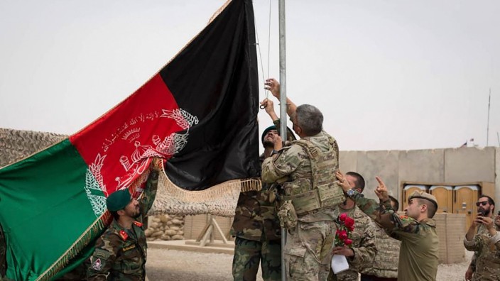 Afghanistan: Abzug und Übergabe an die afghanische Armee haben begonnen, und einheimische Soldaten werden zum Ziel der Taliban: Übernahme der US-Basis Antonik in der Helmand-Provinz am Montag.