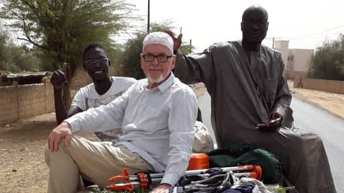 Hilfsprojekt in Afrika: Der 74 Jahre alte Maximilian Girbinger lässt im Senegal eine Siedlung bauen. Foto: privat.