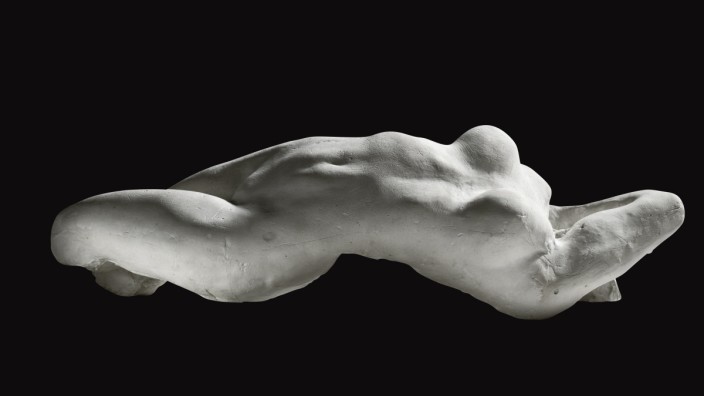 Kunstausstellungen: Unvollendet: Der Torso der Adèle, 1882, von Auguste Rodin. Bei vielen Plastiken steht der weibliche Körper im Fokus.