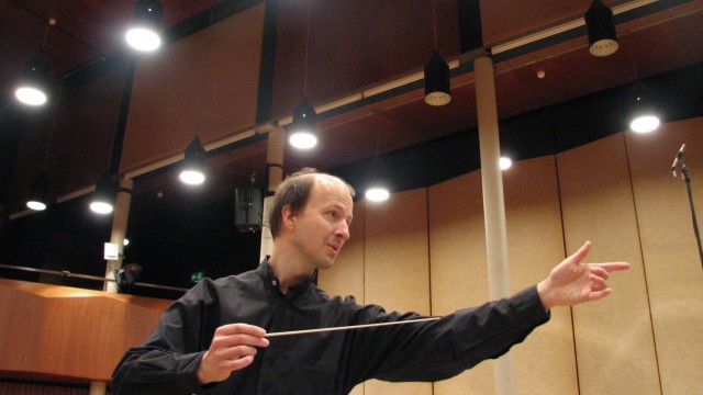 Tassilo: Dirigent und Komponist eines Multivisionsspektakels: Rainer Bartesch will für sein Oratorium auch einen gigantischen Chor aufbieten.