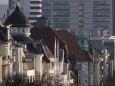 Haeuser an der Bismarckstrasse werden von der Sonne angestrahlt in Berlin, 31.01.2020. Berlin Deutschland *** Houses on