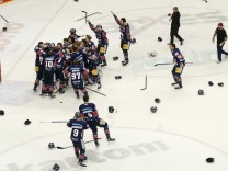 Eishockey, DEL, Eisbären Berlin feiern den Gewinn der Deutschen Meisterschaft Deutscher Meister die Mannschaft des EHC E