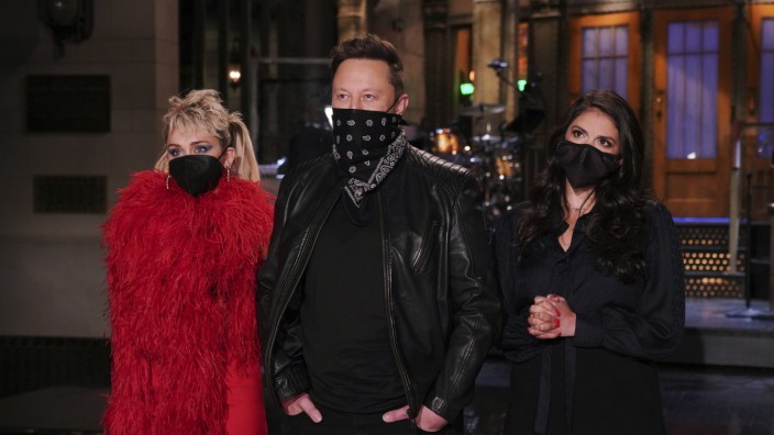 Elon Musk bei "Saturday Night Live": Elon Musk und Miley Cyrus bei den Vorbereitungen der Show im NBC-Gebäude in New York.