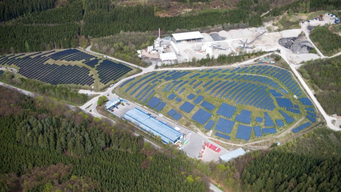 Energiewende: Die Photovoltaik-Anlage an der Schafweide bei Ebersberg,