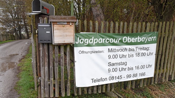 Hattenhofen: 8000 bis 10000 Schuss am Tag: Der "Jagdparcour Oberbayern" in Hattenhofen hat seit 1972 seine Spuren im Boden hinterlassen.