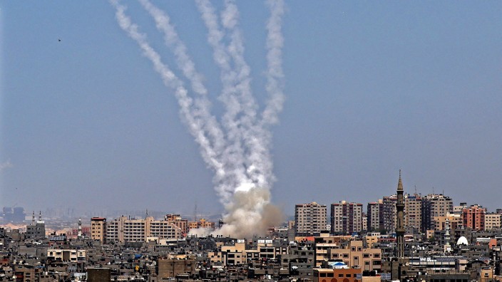 Nahostkonflikt: Raketen der Hamas werden aus Gaza abgeschossen.