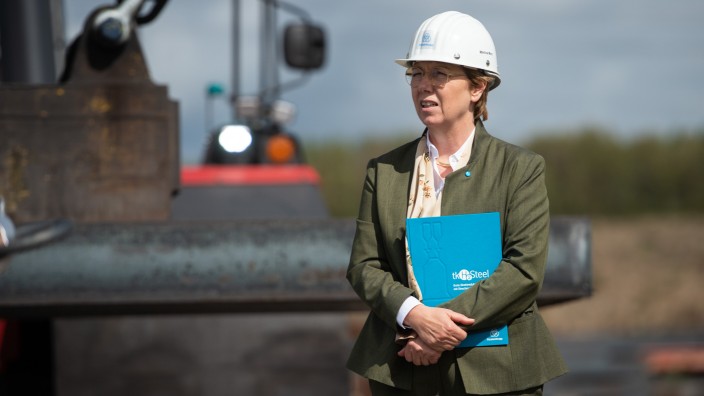 Bundeswirtschaftsminister Altmaier besucht Stahlwerk