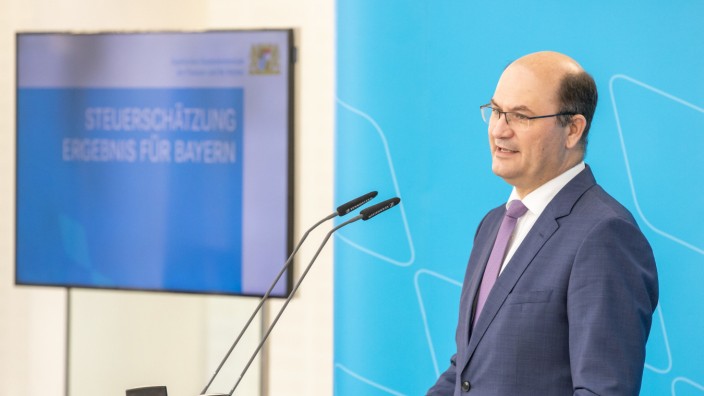 Staatshaushalt: Finanzminister Albert Füracker (CSU) bei der Pressekonferenz zur Vorstellung der Steuerschätzung für Bayern am Freitag.