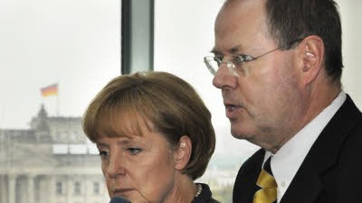 Degler denkt: Blick in den Abgrund der Weltwirtschaft: Bundeskanzlerin Angela Merkel und Finanzminister Peer Steinbrück.