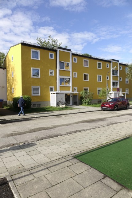 Viertel-Stunde: Weithin leuchtend: die neu renovierten Häuser in der Alte-Heimat-Siedlung am Kiem-Pauli-Weg.
