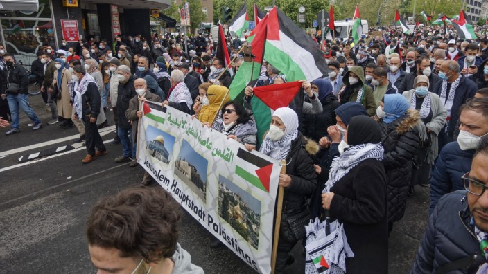 Demonstration unter dem Motto Freiheit für Palästina in Neukölln mit Start am Kottbusser Tor zur Solidarität mit Paläst