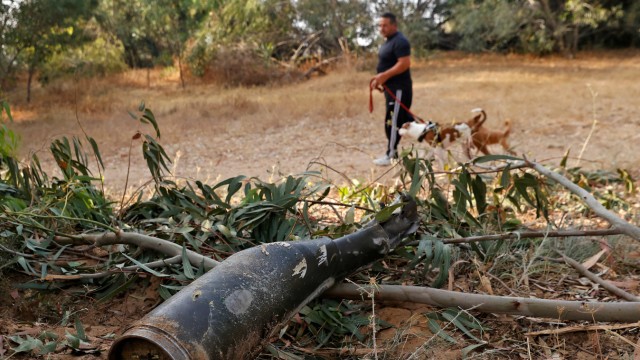 Nahostkonflikt: Am Tag danach: Die Reste einer der Raketen, die von der Hamas abgefeuert wurden.