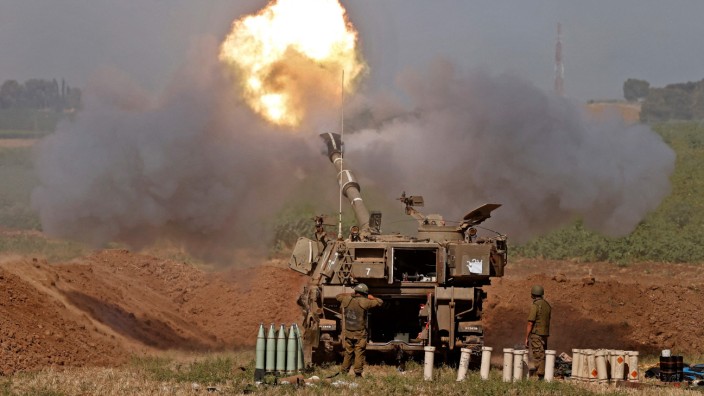 Nahostkonflikt: Unter Feuer genommen: Die israelische Armee beschießt Ziele im Gazastreifen aus einer Stellung nahe der Stadt Sderot.
