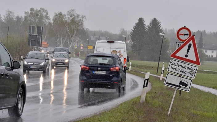 Gröbenzell: Noch immer keine Fortschritte macht die Sanierung der Straße von Gröbenzell nach Lochhausen.