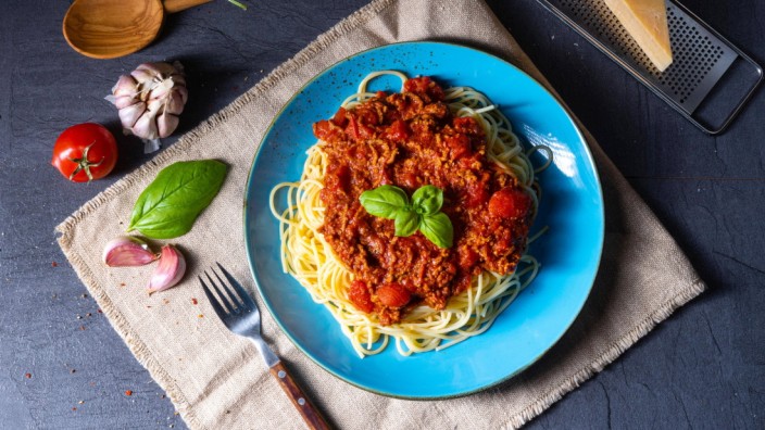 The real Bolognese sauce with spaghetti noodle Copyright: xDar1930x Panthermedia27885725