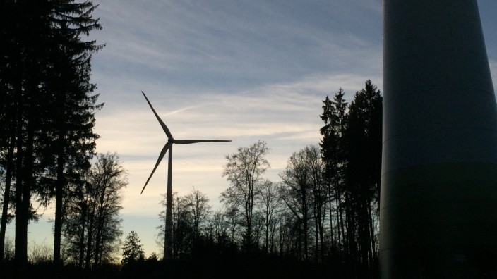 Energiewende: Seit 2015 gibt es Windräder im Landkreis. Die vier Anlagen in den Wadlhauser Gräben in Berg hat damals ebenfalls das Ingenieurbüro Sing geplant, das nun vier mögliche Standorte für Krailling ermittelt hat.