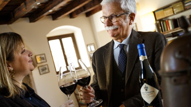 Weinkultur: Dantes Nachfahren: Graf Pieralvise di Serego Alighieri mit Tochter Massimilla.