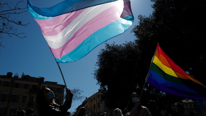 Debatte um Selbstbestimmungsgesetz: Am 31. März gingen zum internationalen Transgender Day of Visibility die Menschen für mehr Rechte auf die Straße, auch in Nizza.