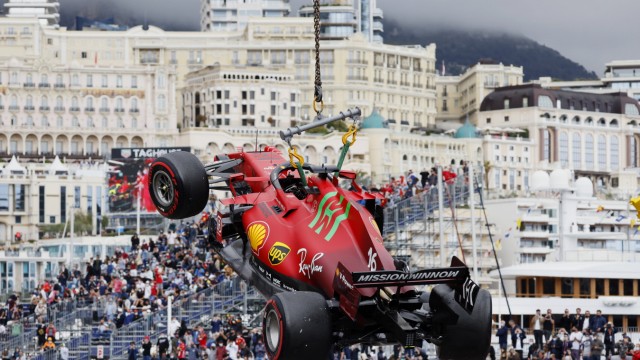 Formula 1 2021: Monaco GP CIRCUIT DE MONACO, MONACO - MAY 22: The car of Charles Leclerc, Ferrari SF21, is craned away