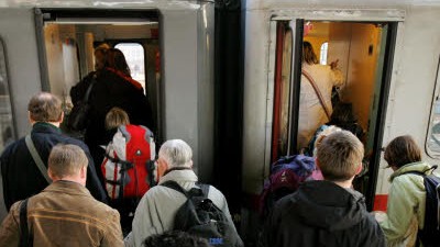 Nach Ausfall der ICE-Flotte: Zehntausende Bahn-Reisende müssen auf Ersatzzüge ausweichen.