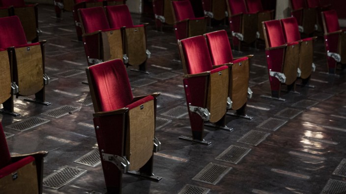 Umgebaute Sitzreihen zur Einhaltung der Abstandsregeln im Berliner Ensemble, aufgenommen in Berlin, 28.05.2020. Aufgrund