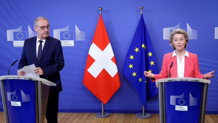 FILE PHOTO: EU Commission head hosts Swiss president for talks on EU-Swiss relations