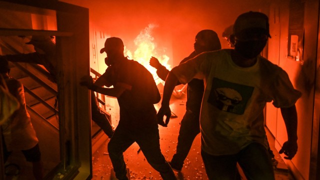 Gewaltsame Proteste: Gewaltsame Auseinandersetzungen zwischen Regierungsgegnern und Sicherheitskräften in der Stadt Medellin am 28. Mai 2021