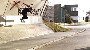 Skateboarden in München: "Man schafft so einen Film nur mit Leuten": Flo Schuster beim Dreh. Foto: oh