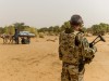 Mali, Gao - 2017/05/22 Ein Soldat sichert die Umgebung. Die Bundeswehr ist hier an der UN-Mission Minusma beteiligt. Di