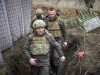 Ukrainischer Präsident Selenskyj besucht Militär in Donbass
