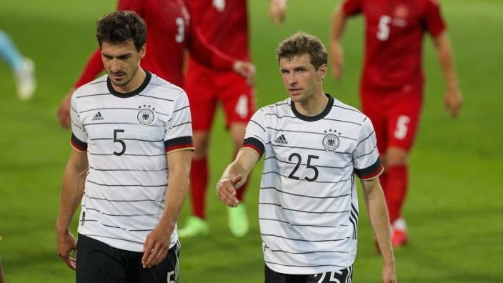 Müller und Hummels im DFB-Team: Haben schon das ein oder andere Länderspiel gemeinsam absolviert: Mats Hummels und Thomas Müller, hier im Jahr 2021 gegen Dänemark.