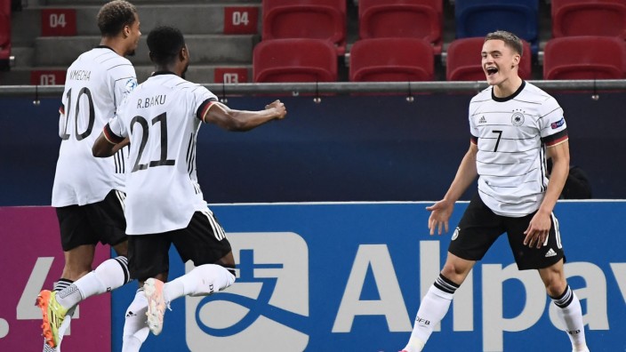2:1 gegen die Niederlande: Florian Wirtz feiert sein zweites Tor.