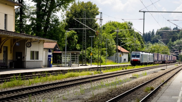 Zug auf der Bahnstrecke München - Rosenheim, 2018