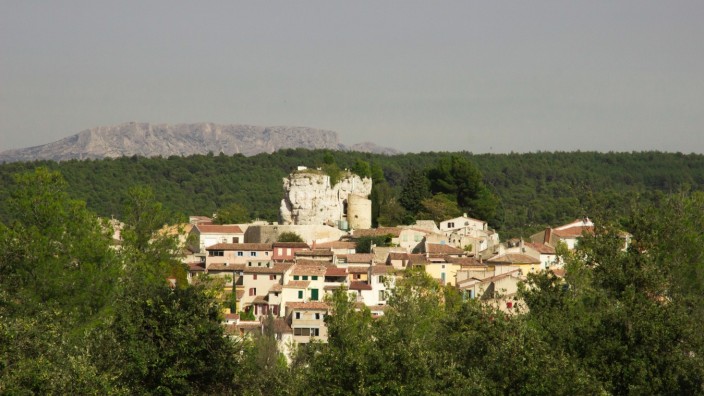 Städtepartnerschaft: Reizvoll gelegen: die südfranzösische Kleinstadt Bouc-Bel-Air in der Region Provence-Alpes-Côte d'Azur.