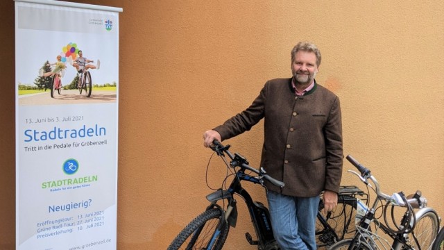 Fahrrad statt Auto: In Gröbenzell steigt Bürgermeister Martin Schäfer während der Aktion komplett vom Auto auf das Fahrrad um.