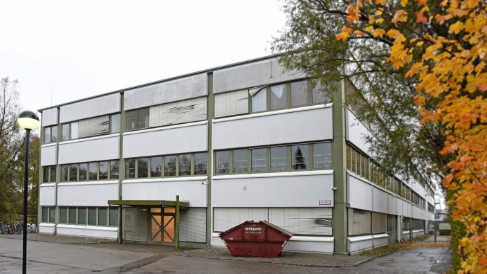Flüchtlinge: Die Flüchtlingsunterkunft in der Puchheimer Siemensstraße ist eine der 38 Einrichtungen im Landkreis.