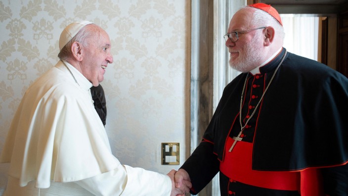 Katholische Kirche: "Im Gehorsam akzeptiere ich seine Entscheidung", teilt Kardinal Marx auf den Brief des Papstes hin mit.