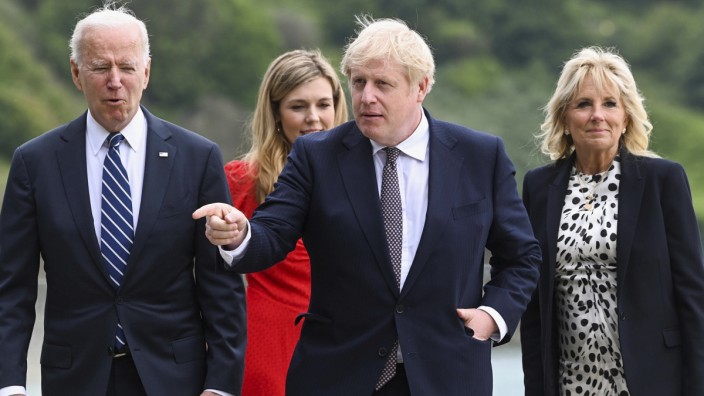 G-7-Gipfel in Cornwall: Treffen prominenter Eheleute in Cornwall (von links): Joe Biden, Carrie und Boris Johnson sowie Jill Biden.