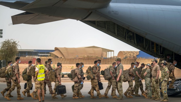 Afrika: In Aufbruchstimmung: Französische Soldaten verlassen ihre Basis in Mali.