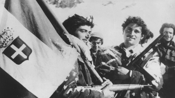 Italien: Italienische Partisanen 1945 an der Grenze zu Frankreich. Die italienische Partisanenvereinigung steht derzeit in der Kritik.