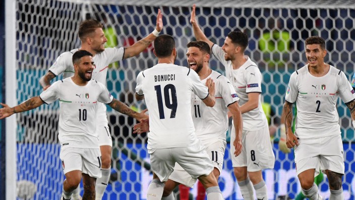 Italien bei der Fußball-EM: Ein Eigentor der Türkei bringt das 1:0: Italien startet erfolgreich in die EM