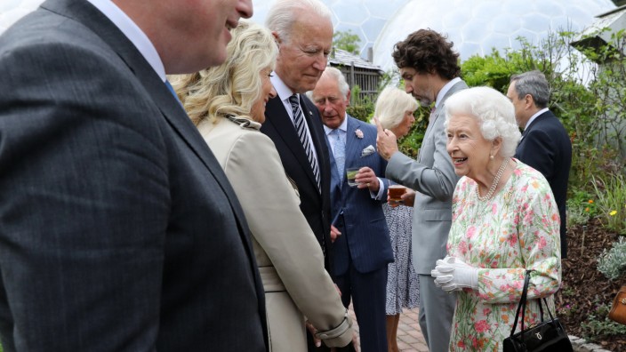 G-7-Gipfel: Entspannte Queen: Königin Elizabeth im Gespräch mit Jill und Joe Biden, Premier Boris Johnson und anderen Gipfelgästen.