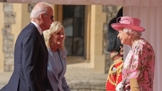Beerdigung von Queen Elizabeth II.: Das Ehepaar Biden traf sich im Juni 2021 in Windsor mit der Queen zum Tee. Der US-Präsident bekannte später, die Königin erinnere ihn an seine Mutter.