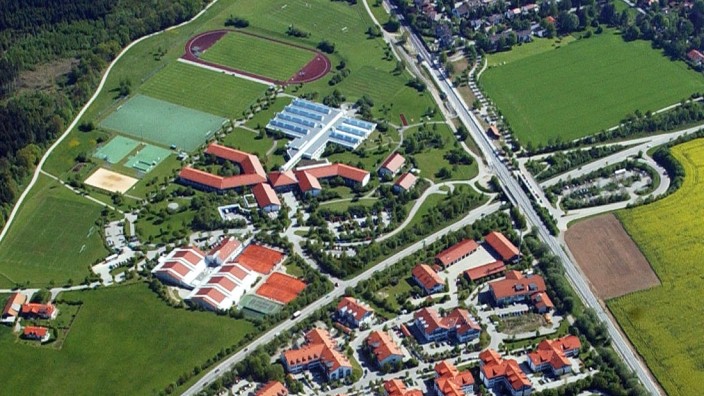 Oberhaching: Das Gewerbegebiet Oberhaching soll wachsen. So sah es im Jahr 2005 nahe der M11 aus.