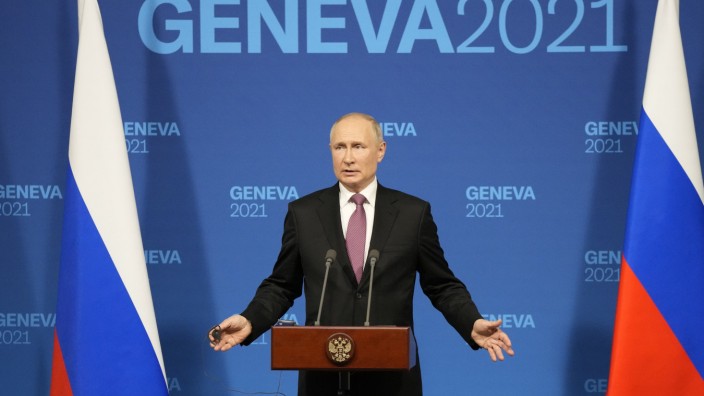 Russland: Den Namen "Nawalny" spricht er auch bei der Pressekonferenz in Genf nicht aus: Russlands Präsident Wladimir Putin.