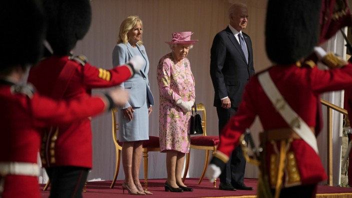 USA: US-Präsident Joe Biden und seine Frau Jill sind in Großbritannien von Königin Elizabeth II. mit viel Pomp empfangen worden.