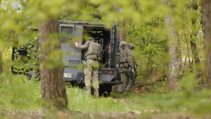 Illustration picture shows special forces in the forest of National Park Hoge Kempen in Dilsen-Stokkem, Wednesday 19 May