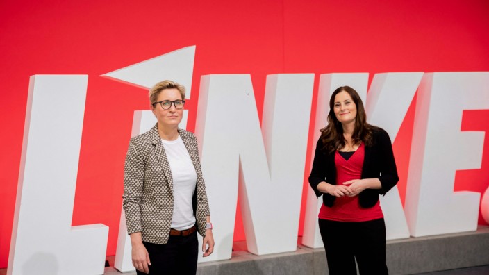 Linke: Co-leaders of The Left, Janine Wissler (R), also top candidate for the September general elections, and Susanne Hennig-Wellsow pose in front of the party's logo at a party congress of Germany's The Left (Die Linke) in Berlin, on June 19, 2021. (Photo by Christoph Soeder / POOL / AFP)